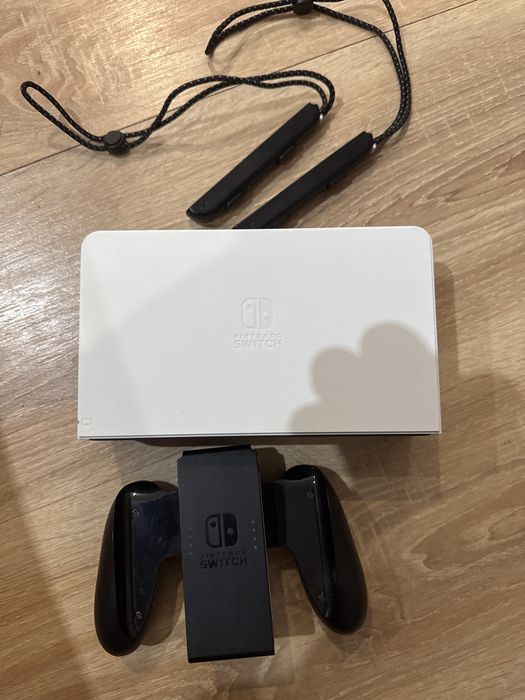 Пълен комплект Nintendo Switch OLED (White) + Голям твърд куфар за пренасяне