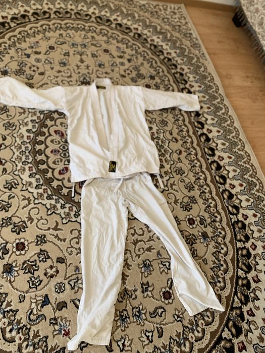 Продам кимоно для каратэ