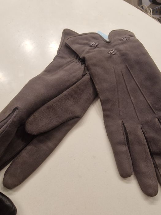 manusi femei diferite culori