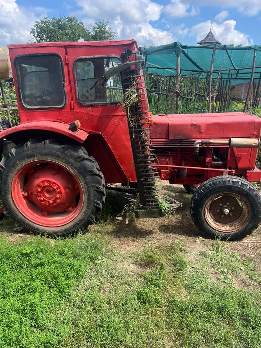 Vând tractor international cu utilaje