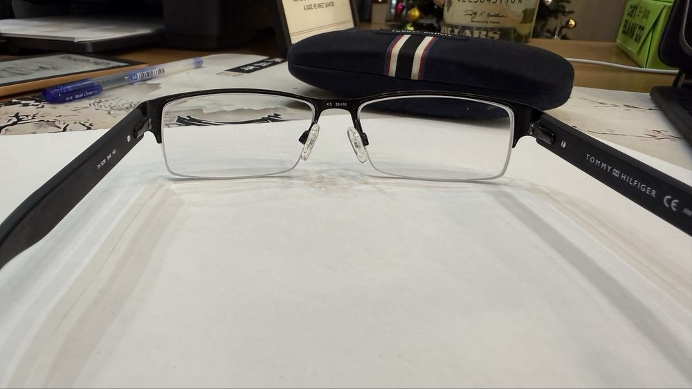 Продам очки Tomy Hilfiger
