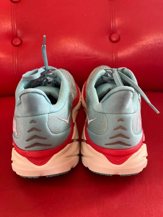 Hoka Clifton 8 – Mărimea 43 – Albastru/Roșu – Stare Bună