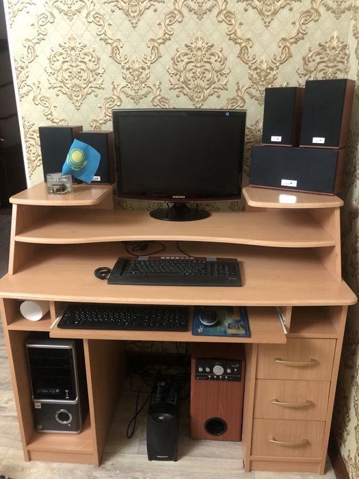 Продам весь компьютерный стол
