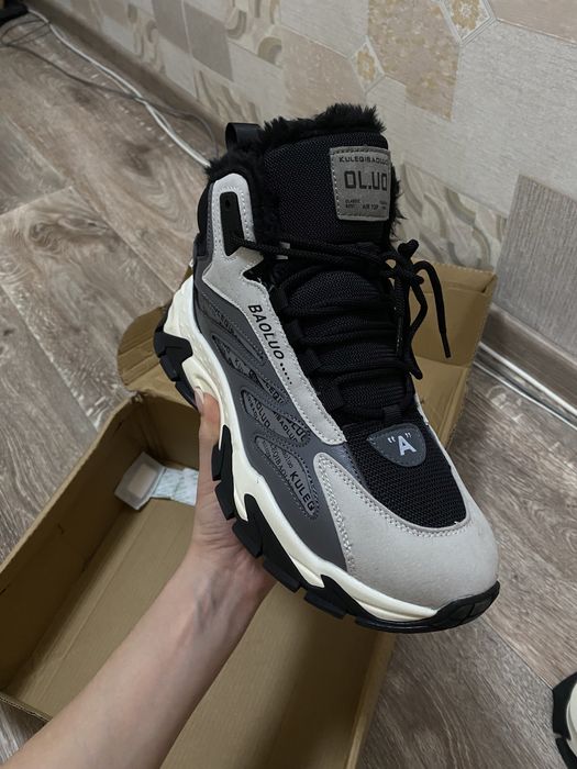 Теплые зимние кроссовки