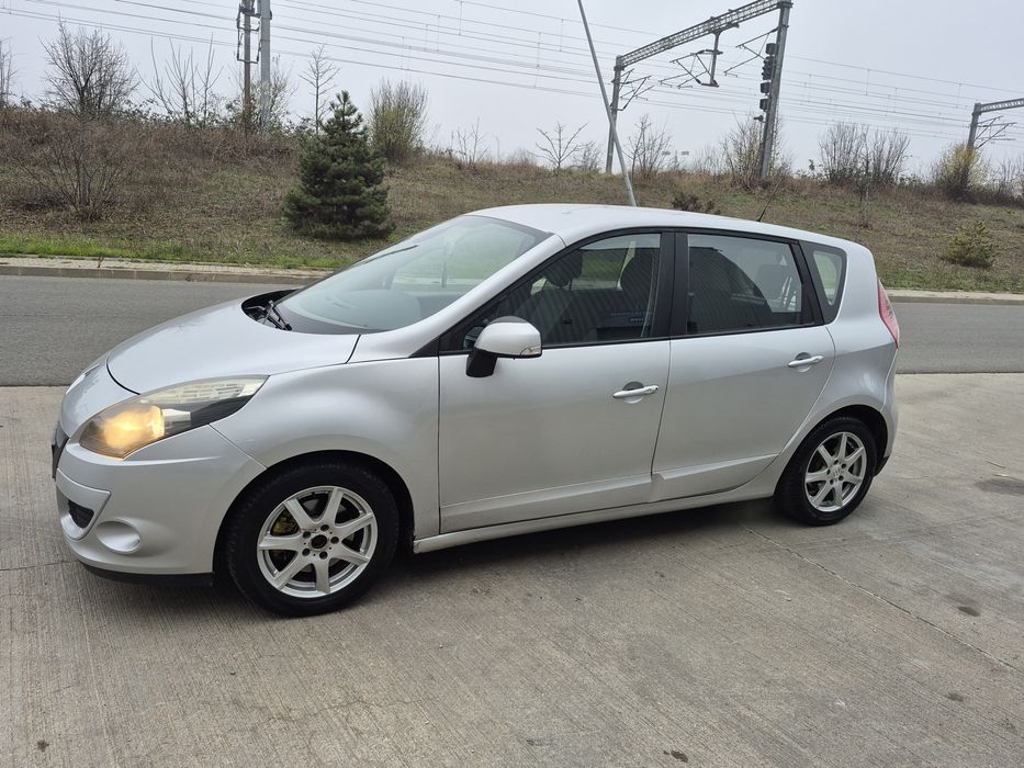 Inchiriez auto uz personal / Rent a car