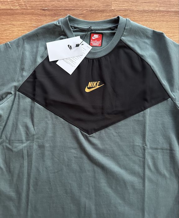 Мъжки,памучен,масленозелен екип Nike с активен,заден джоб на долнището