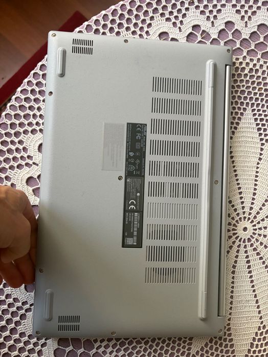 Продавам ASUS VivoBook X1505ZA – OLED дисплей