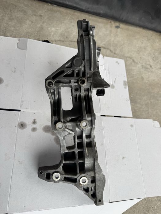 Suport motor suport accesorii pt 2.0 CRLB passat b8 arteon etc