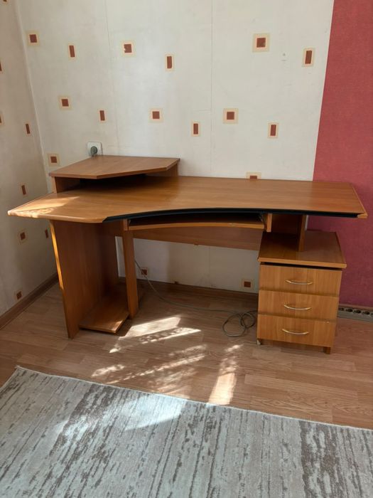 Компьютерный стол