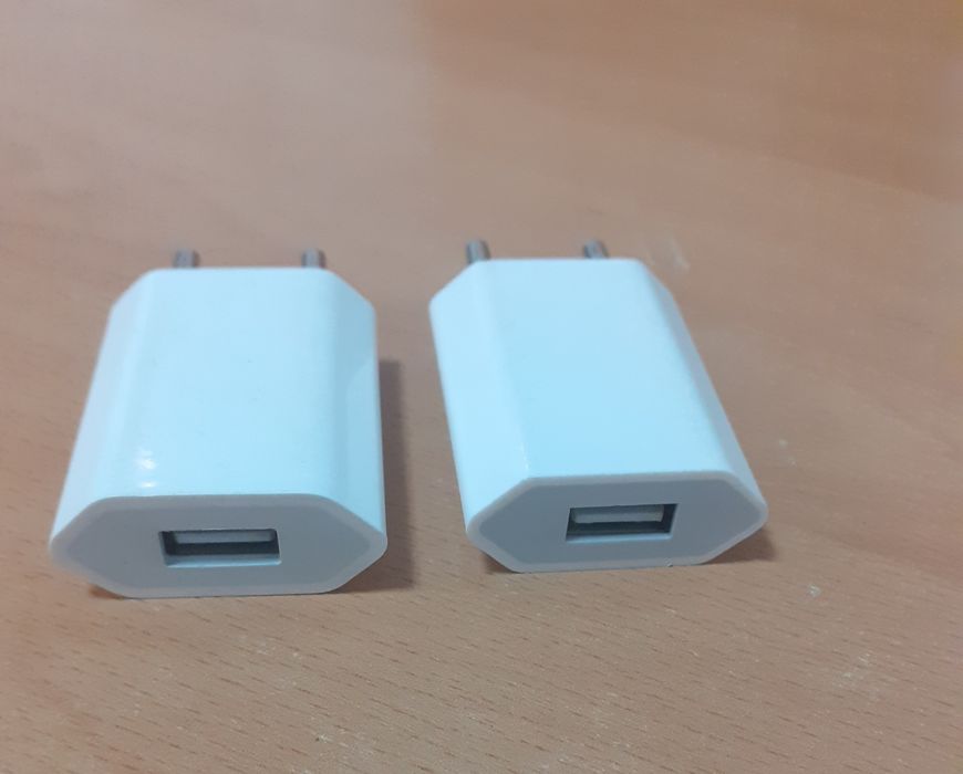 Vând 2 Alimentatoare Universale pentru Telefoane și Tablete