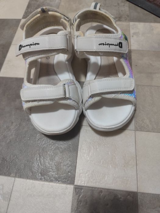 Продам сандали .
