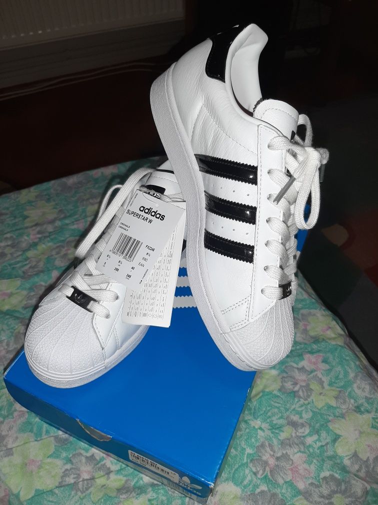 Pantofi sport piele ADIDAS/40/albi Bucuresti Sectorul 1 • OLX.ro