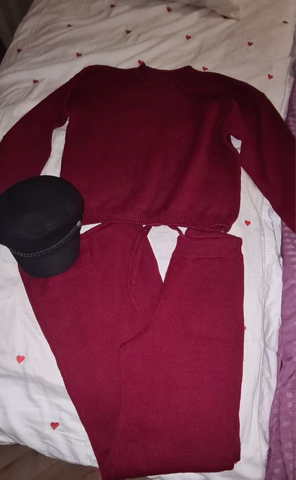 костюм двойка, кепка в подарок