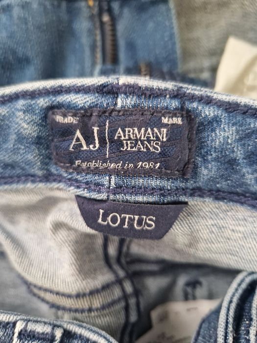 Blugi de damă Armani!