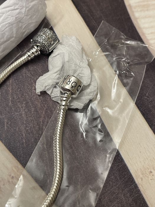 Чисто нови сребърни гривни на Pandora