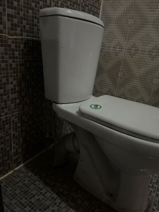 унитаз в хорошем состояние