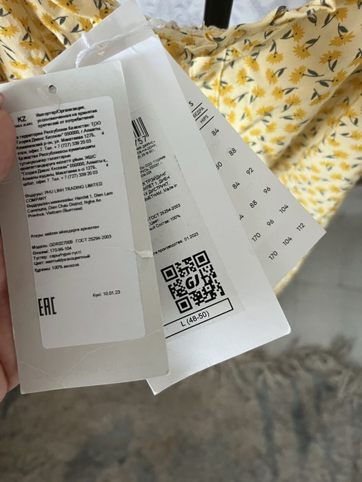 Продам два платья новые