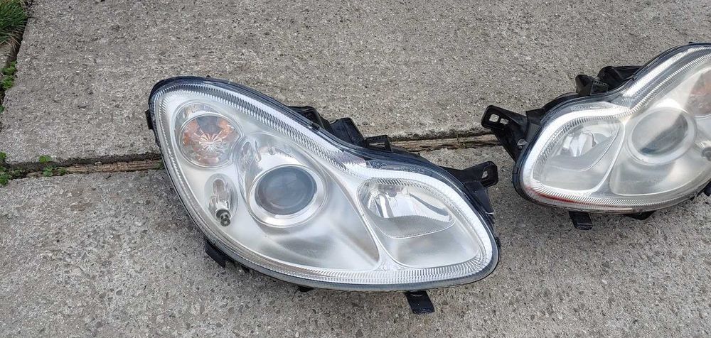 Vând faruri originale Smart 451, întregi, în stare bună.