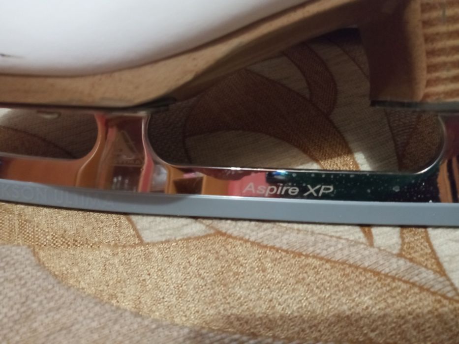 Фигурные коньки Jackson