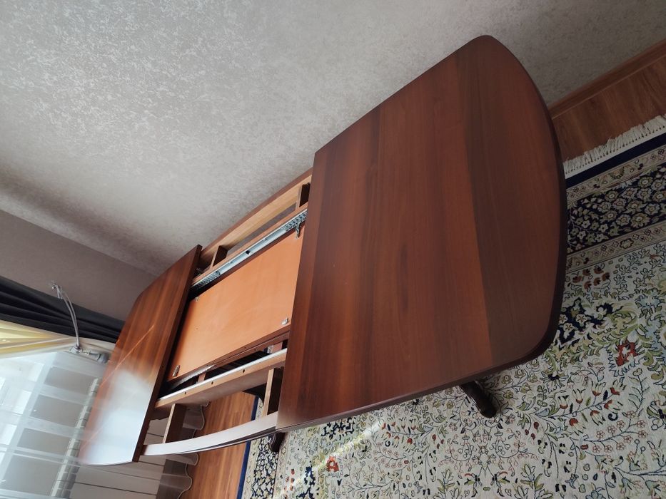 Стол для гостиной