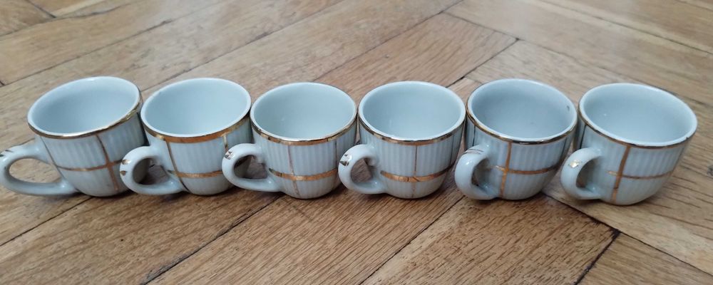 Комплект от шест антикварни порцеланови чашки 20 мл.