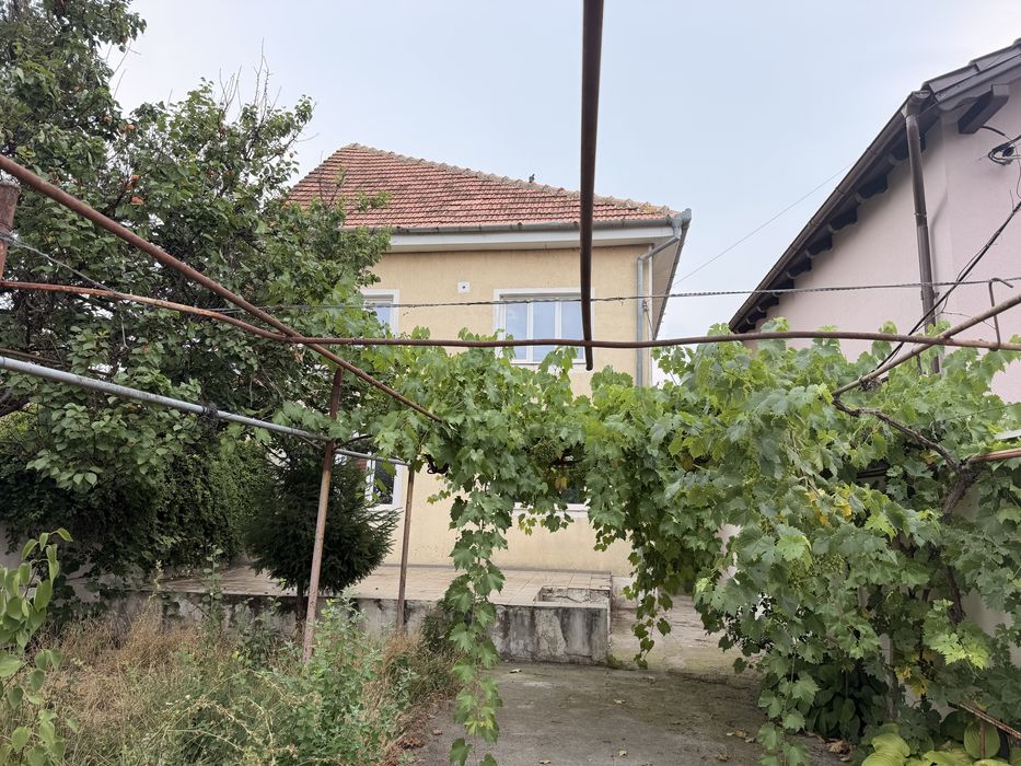 Casa 5 camere la gri Vlaicu-limita cu Bujac