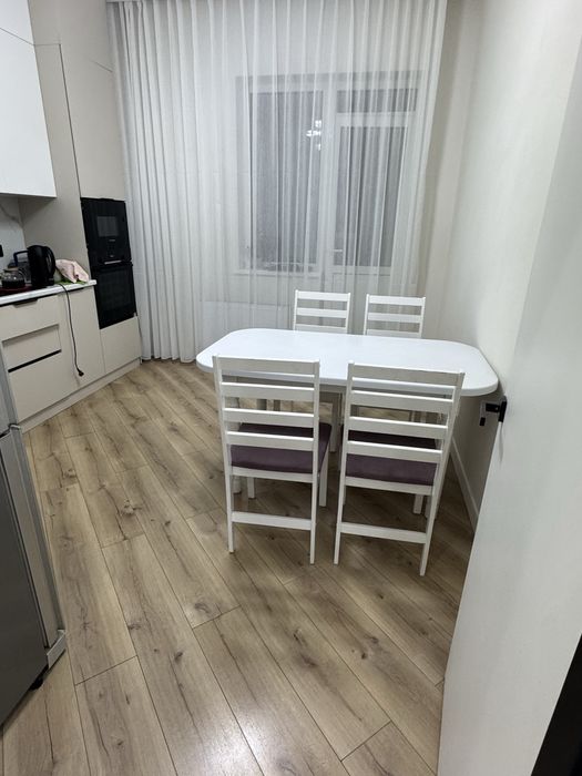 Стол со стульями на кухню