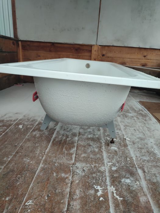 Продам ванну  нормальном состоянии