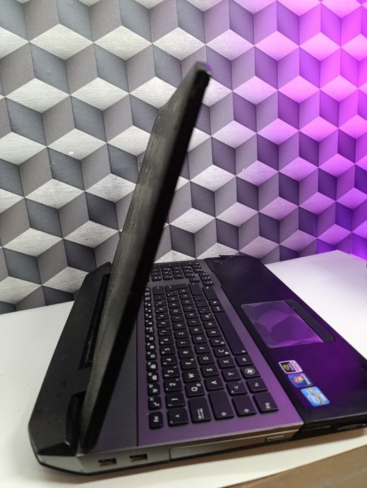 Laptop gaming Asus rog display 17.3 procesor i7 video nvidia 3 gb