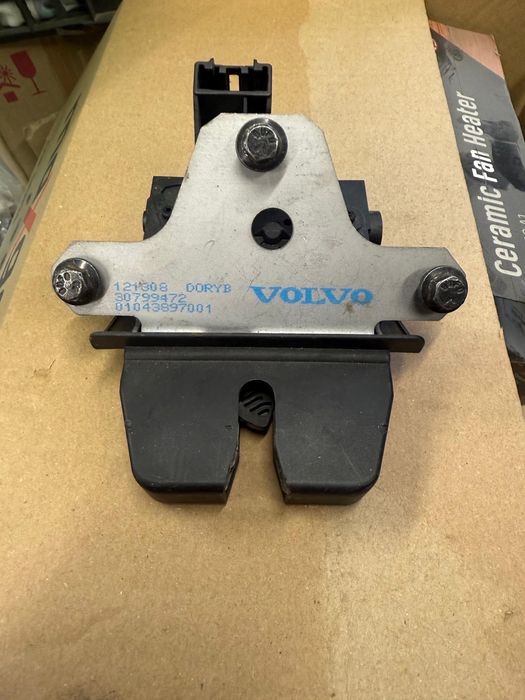 Incuietoare Portbagaj originala Volvo S40 V50 2004-2012