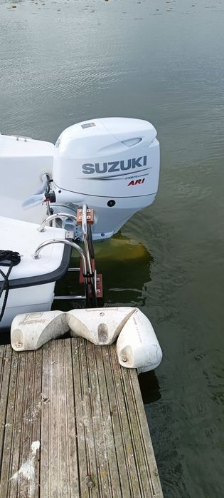 Barca Open cu Suzuki Ari RR