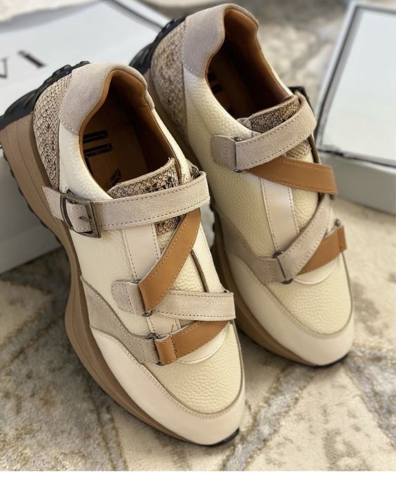 lLVI кроссовка.