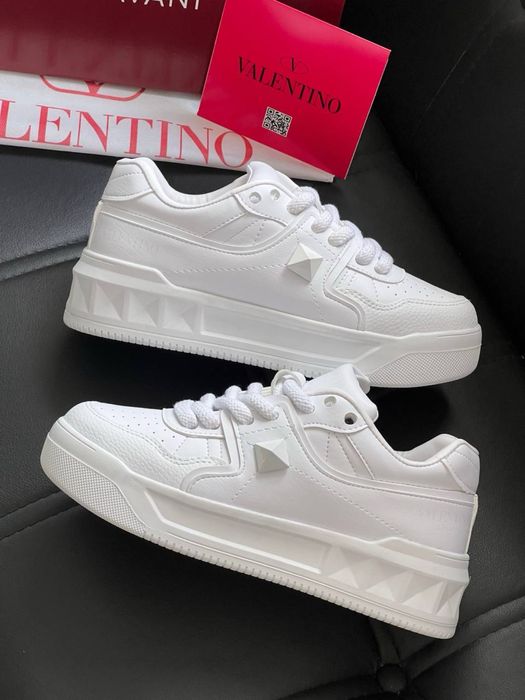 Adidasi Valentino noi !!! Marimi 36/40 !!!