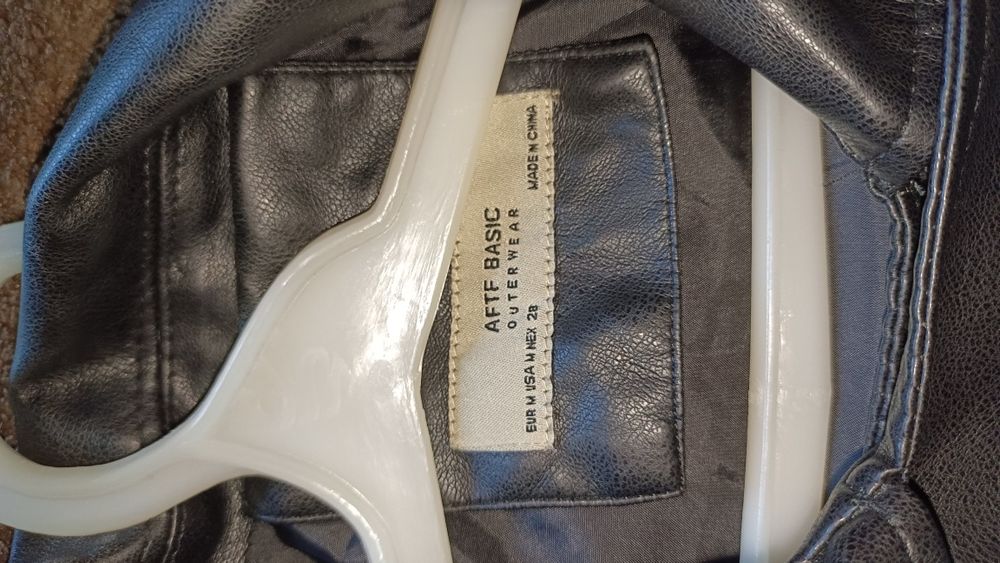 Продам женскую кожанку