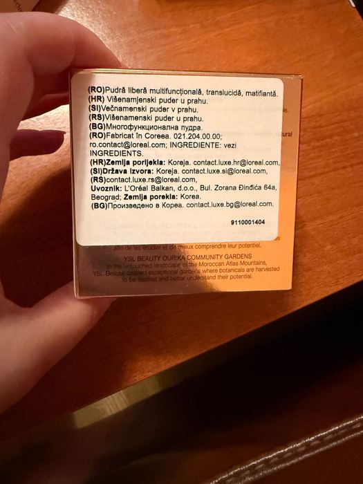 Vand pudra fixare machiaj Yves Saint Laurent! Noua!