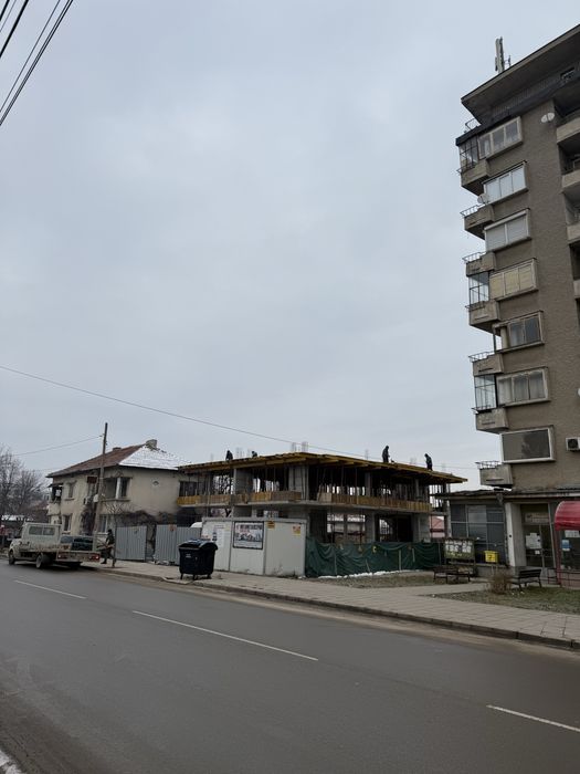 Продавам апартаменти  100 кв.м Център