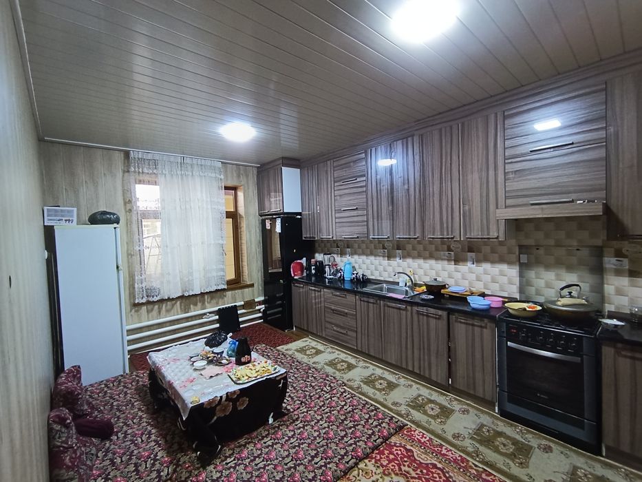 Уй сотилади, Зангиота туманида, Ёш ленинчида