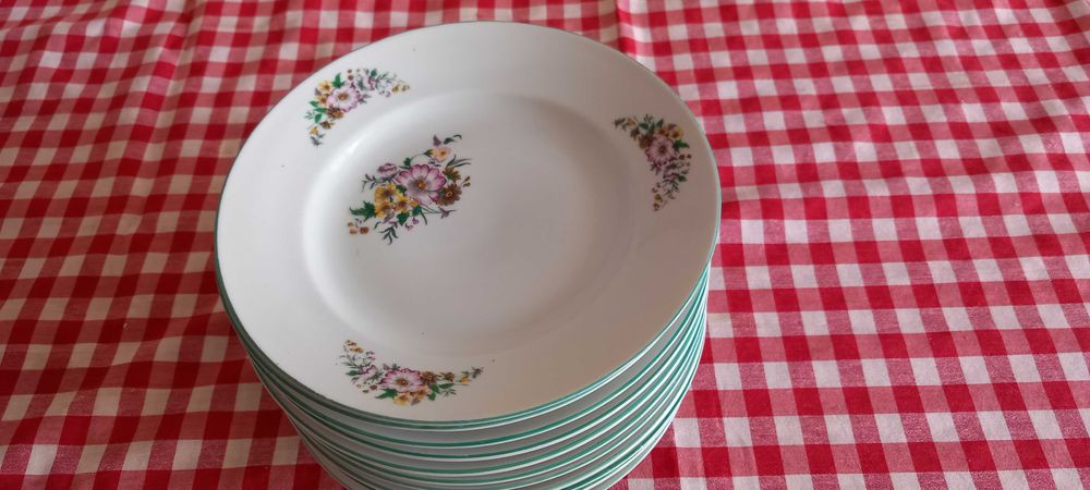 Български порцеланови чинии