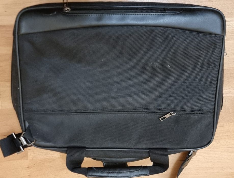 Продается сумка для ноутбука Samsonite

Цена 19000т

Описание 
Продает