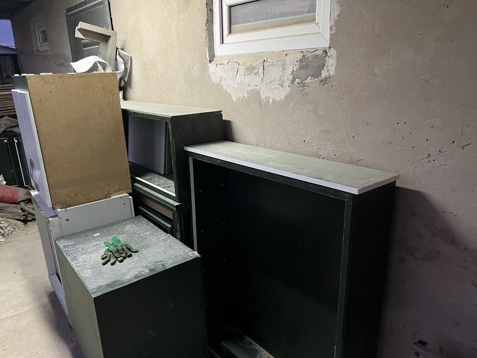 Продам Полки и шкафы