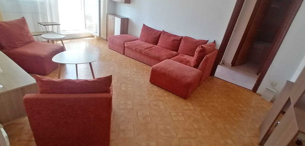 Coltar modular cubist, front lucru bucatarie si aragaz, table pat din lemn masiv natur