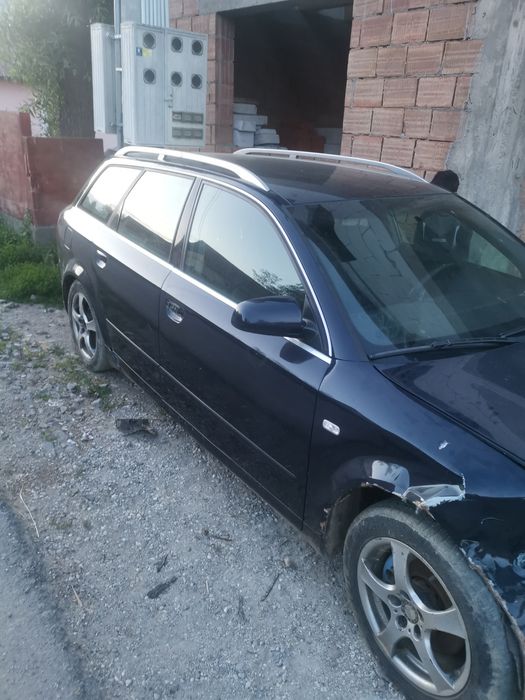 Vând audi a4 b6 pentru piese!