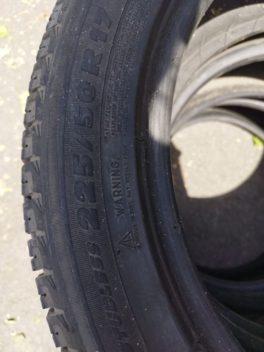 Шины зимние 3 штуки