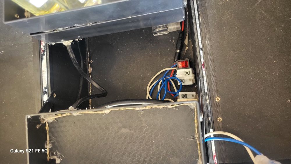 Sotiladi narxni yana telefonda gaplashamz idishlari bn beriladi,