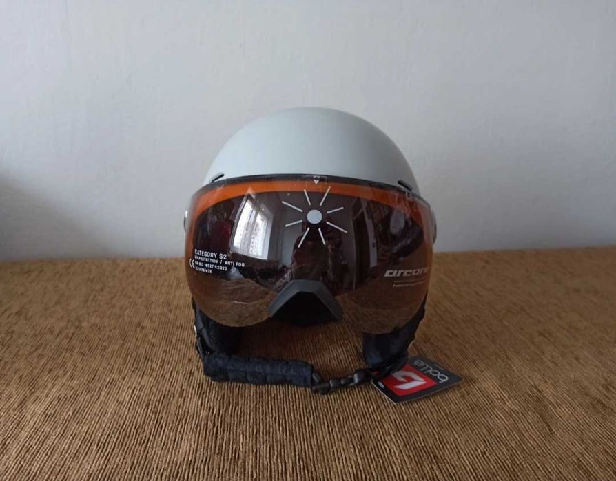 Cască schi ski ciclism Bolle Might Visor. (NOUĂ)