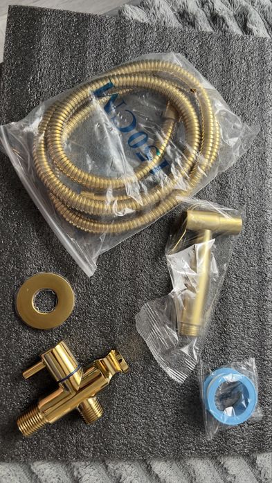 Продам холодный кран для бидэ, золотой