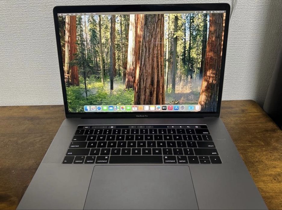 Macbook pro i7 15 inch 2018