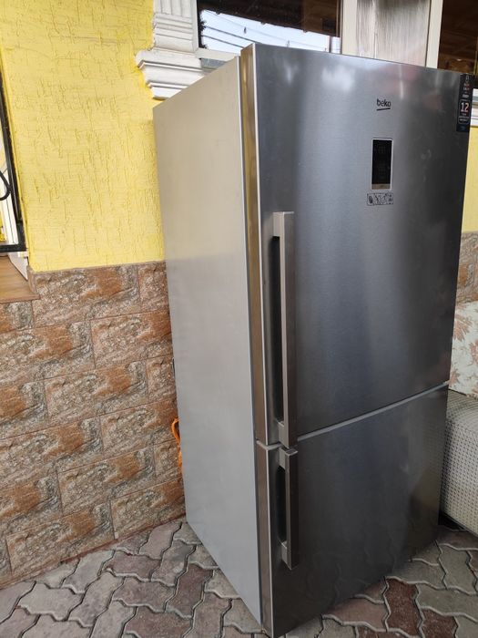Продам двухкамерный холодильник BEKO