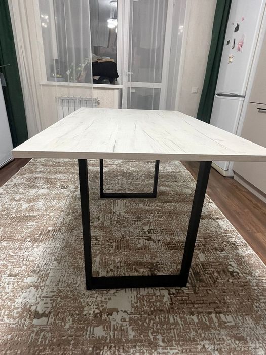 Продам кухонный стол