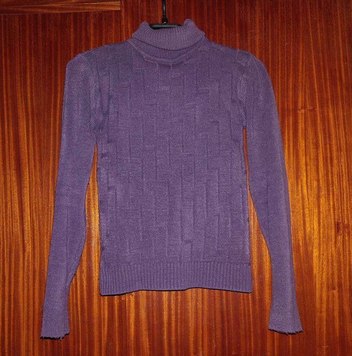 Кашмирен пуловер